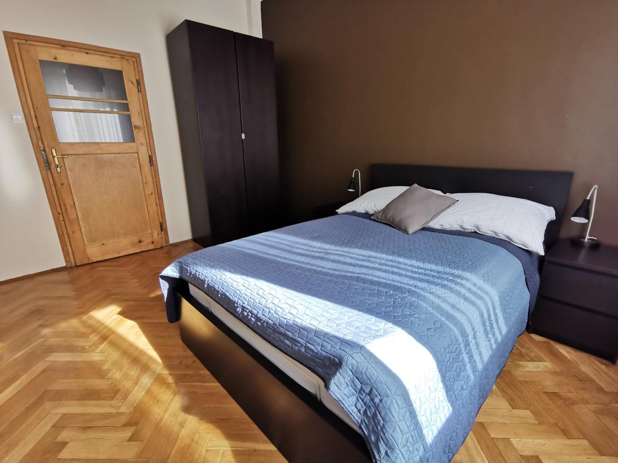 Cozy Spacious Apartment With Balcony Краков Экстерьер фото