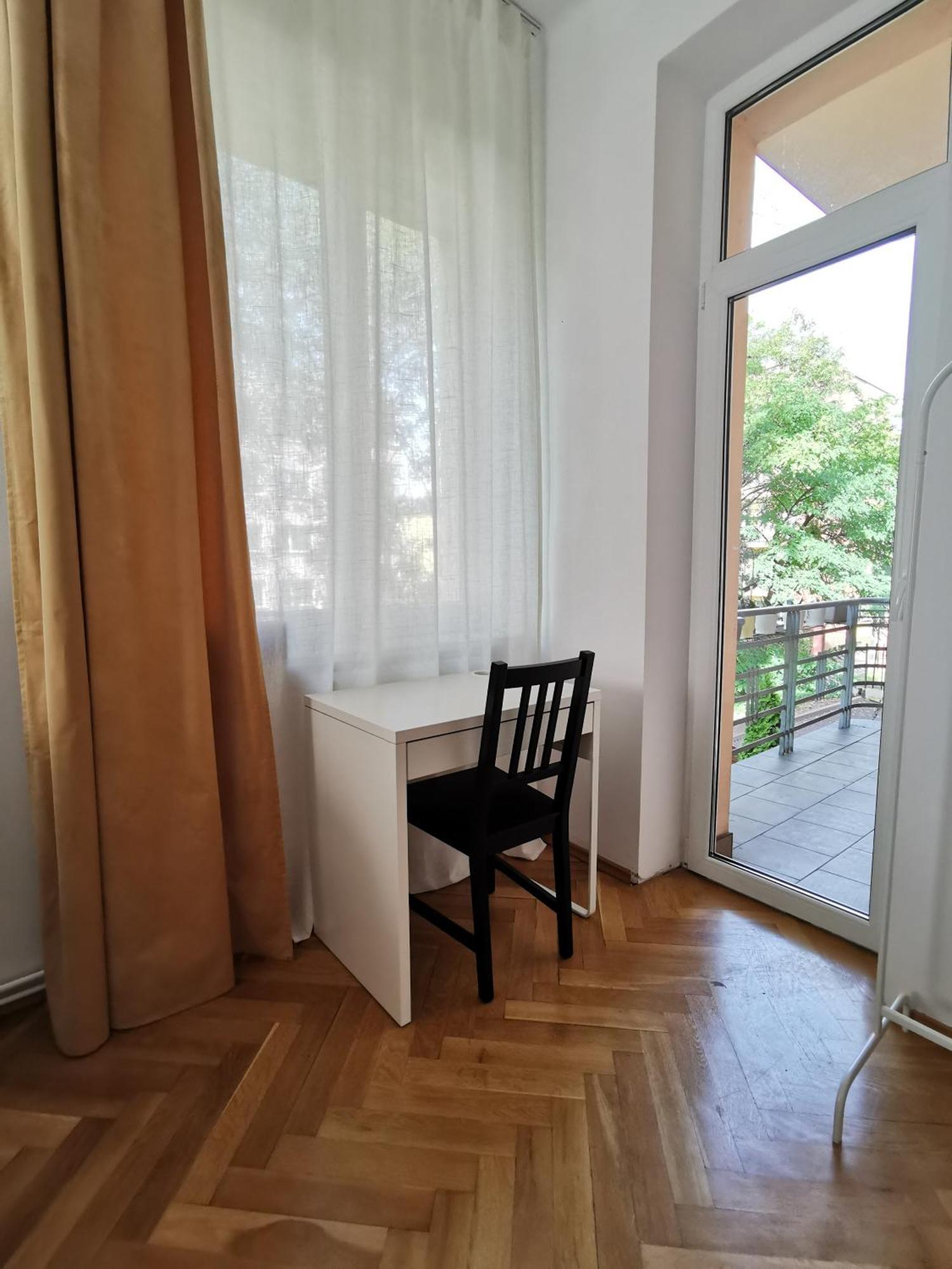 Cozy Spacious Apartment With Balcony Краков Экстерьер фото